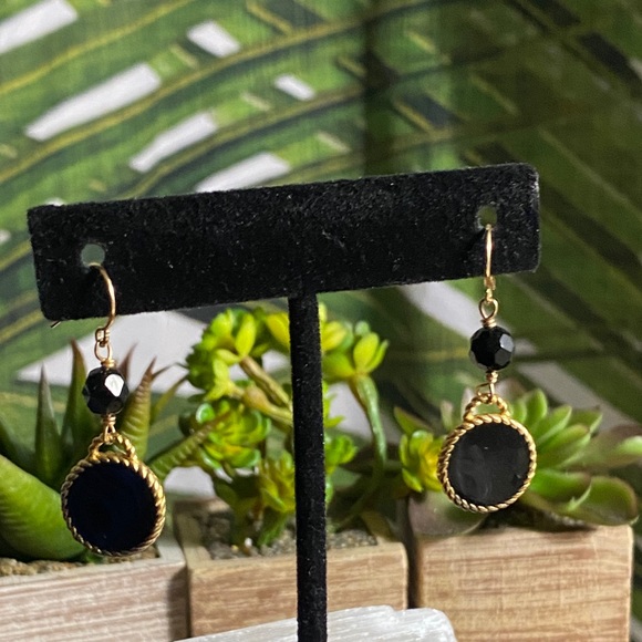 1/20 14K Black dangle earrings 🖤✨ - Picture 3 of 6